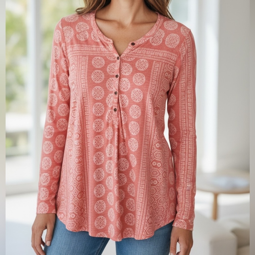 NWOT Indigo Women’s Geometric Contrast Printed Split Top